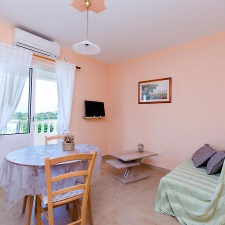 Apartments Marijana Banjol Exterior photo